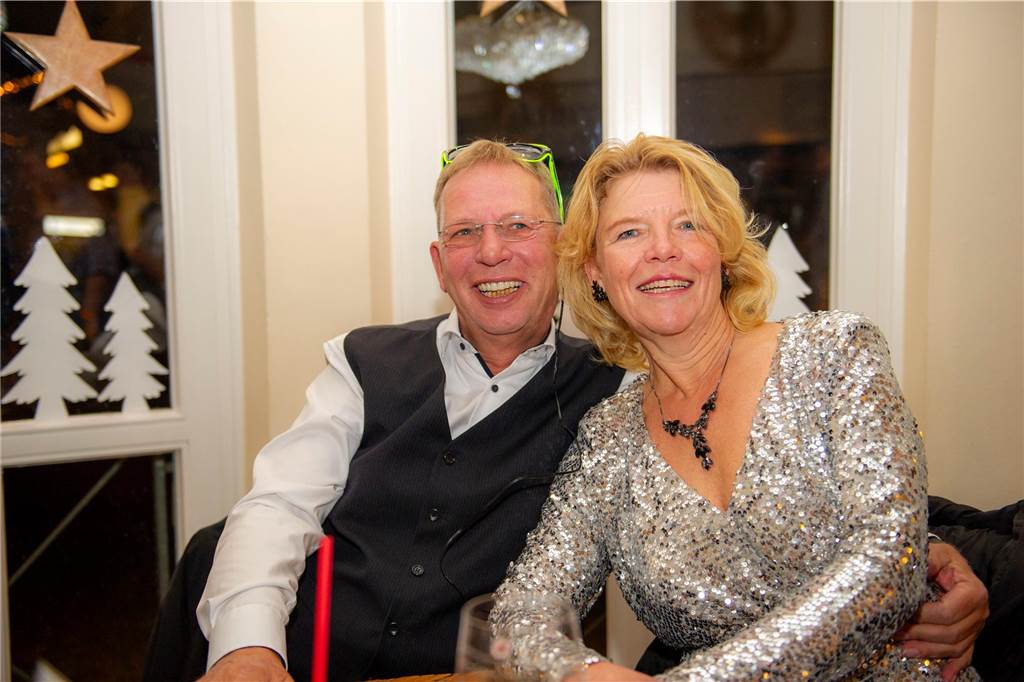 Die große Silvesterparty im Café Zental: Nach dem fröhlichen Feiern bestaunten die Gäste das eindrucksvolle Feuerwerk in der Stadt. Danach wurde noch bis in den frühen Morgenstunden gefeiert.