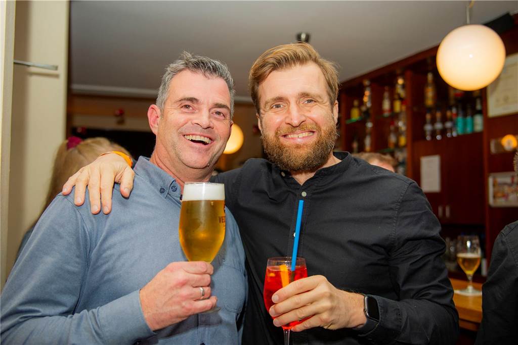 Die große Silvesterparty im Café Zental: Nach dem fröhlichen Feiern bestaunten die Gäste das eindrucksvolle Feuerwerk in der Stadt. Danach wurde noch bis in den frühen Morgenstunden gefeiert.