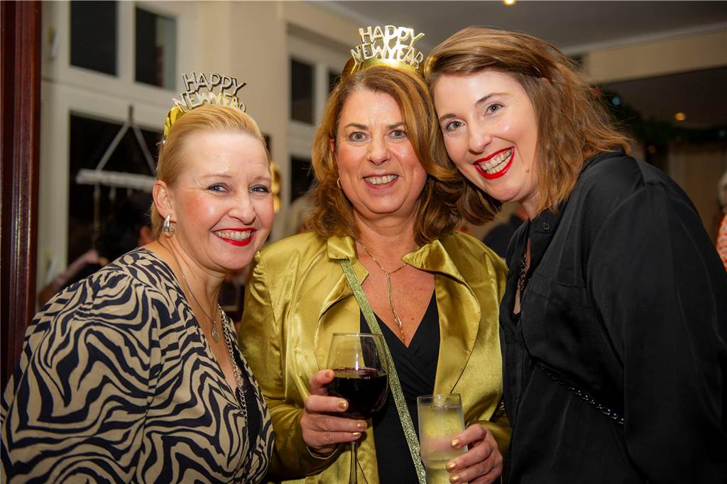 Die große Silvesterparty im Café Zental: Nach dem fröhlichen Feiern bestaunten die Gäste das eindrucksvolle Feuerwerk in der Stadt. Danach wurde noch bis in den frühen Morgenstunden gefeiert.