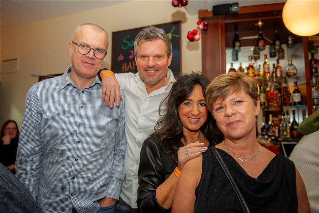 Die große Silvesterparty im Café Zental: Nach dem fröhlichen Feiern bestaunten die Gäste das eindrucksvolle Feuerwerk in der Stadt. Danach wurde noch bis in den frühen Morgenstunden gefeiert.