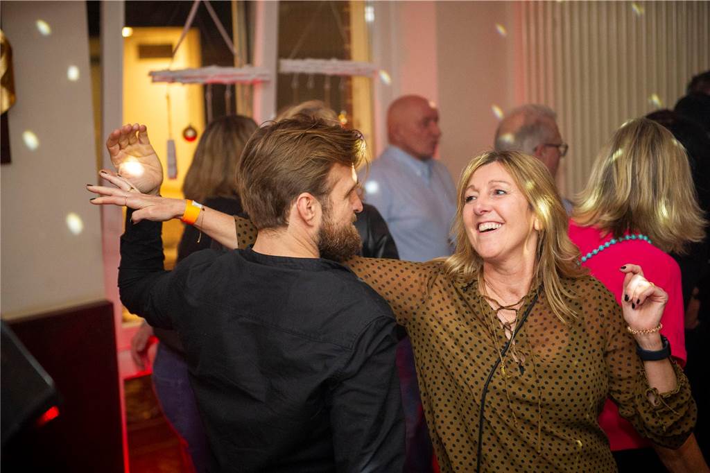 Die große Silvesterparty im Café Zental: Nach dem fröhlichen Feiern bestaunten die Gäste das eindrucksvolle Feuerwerk in der Stadt. Danach wurde noch bis in den frühen Morgenstunden gefeiert.