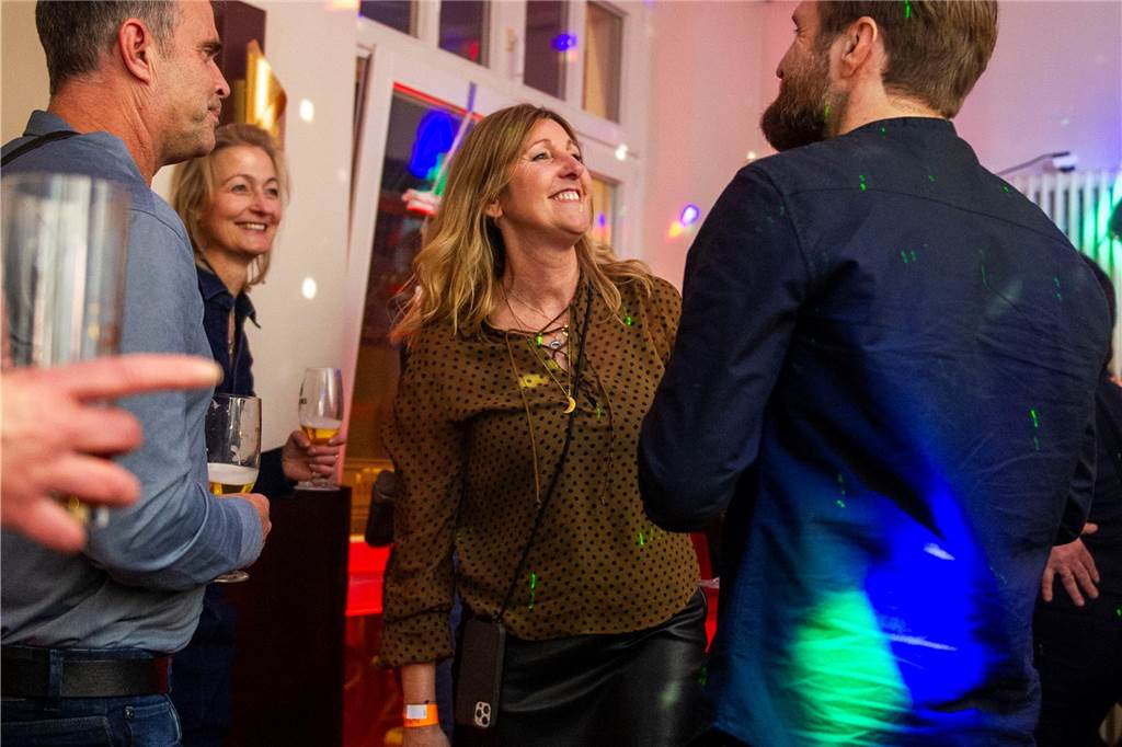 Die große Silvesterparty im Café Zental: Nach dem fröhlichen Feiern bestaunten die Gäste das eindrucksvolle Feuerwerk in der Stadt. Danach wurde noch bis in den frühen Morgenstunden gefeiert.