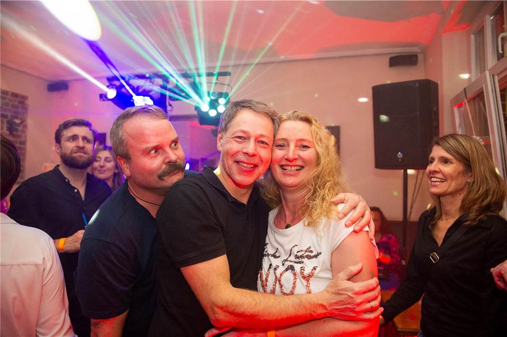 Die große Silvesterparty im Café Zental: Nach dem fröhlichen Feiern bestaunten die Gäste das eindrucksvolle Feuerwerk in der Stadt. Danach wurde noch bis in den frühen Morgenstunden gefeiert.