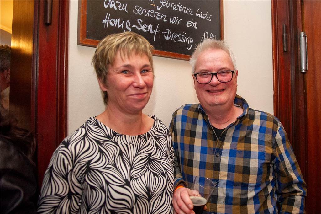 Die große Silvesterparty im Café Zental: Nach dem fröhlichen Feiern bestaunten die Gäste das eindrucksvolle Feuerwerk in der Stadt. Danach wurde noch bis in den frühen Morgenstunden gefeiert.