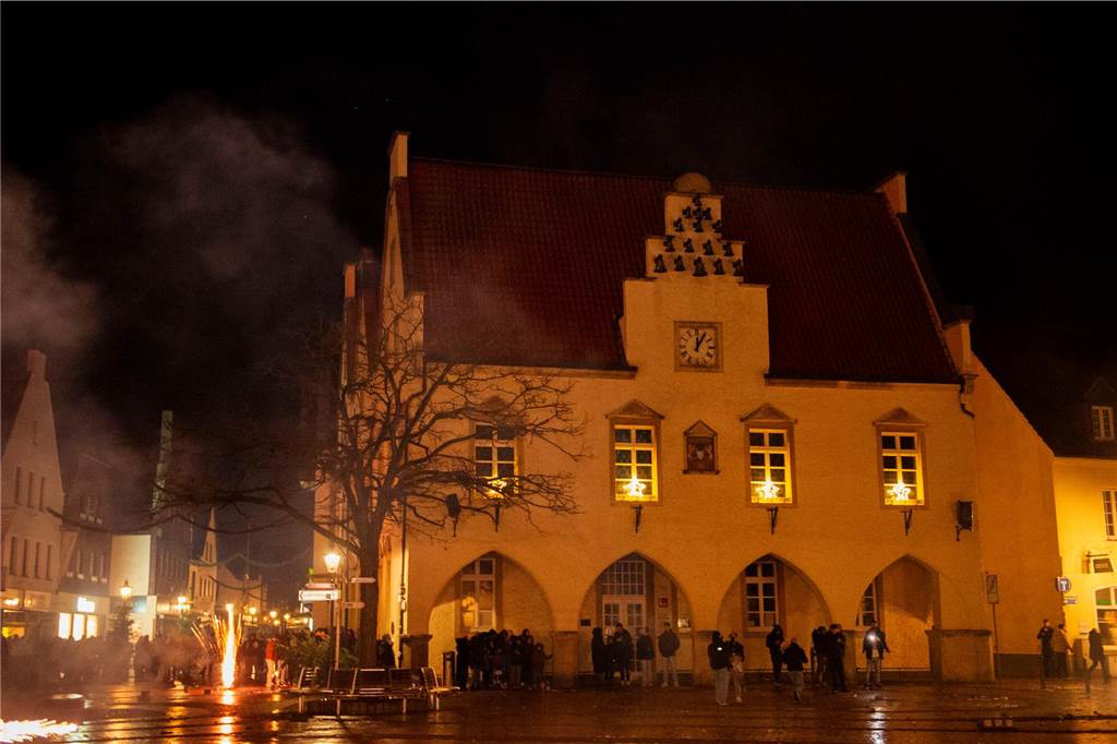 Die große Silvesterparty im Café Zental: Nach dem fröhlichen Feiern bestaunten die Gäste das eindrucksvolle Feuerwerk in der Stadt. Danach wurde noch bis in den frühen Morgenstunden gefeiert.