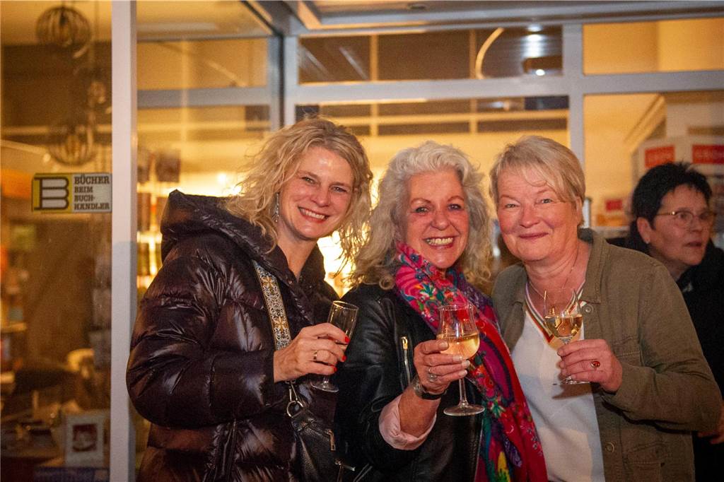 Die große Silvesterparty im Café Zental: Nach dem fröhlichen Feiern bestaunten die Gäste das eindrucksvolle Feuerwerk in der Stadt. Danach wurde noch bis in den frühen Morgenstunden gefeiert.