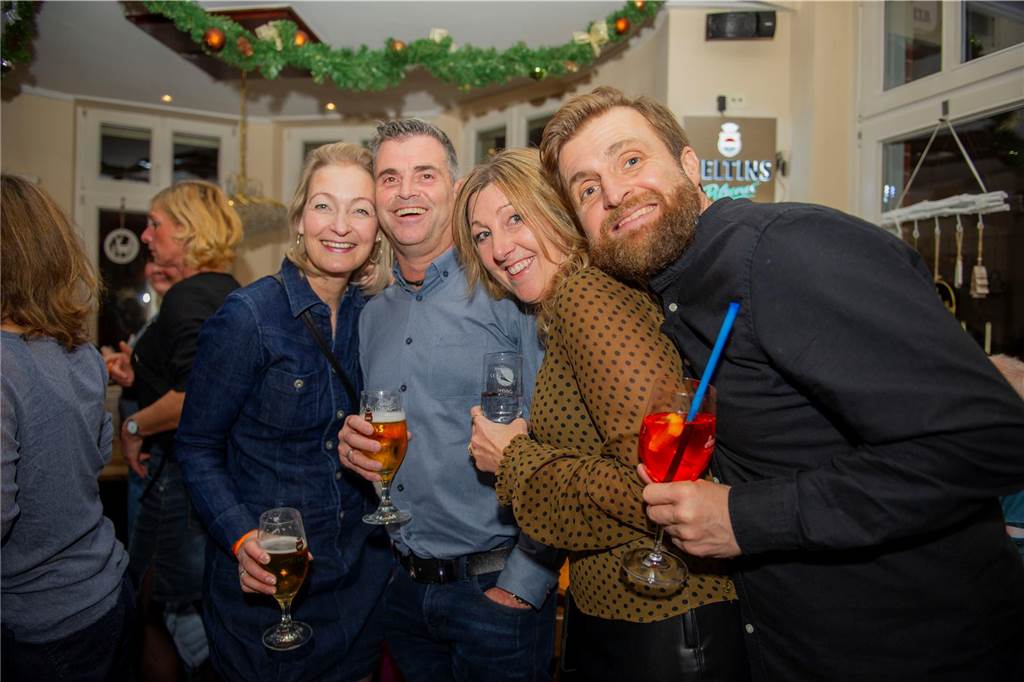 Die große Silvesterparty im Café Zentral: Nach dem fröhlichen Feiern bestaunten die Gäste das eindrucksvolle Feuerwerk in der Stadt. Danach wurde noch bis in den frühen Morgenstunden gefeiert.