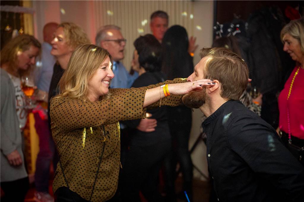 Die große Silvesterparty im Café Zentral: Nach dem fröhlichen Feiern bestaunten die Gäste das eindrucksvolle Feuerwerk in der Stadt. Danach wurde noch bis in den frühen Morgenstunden gefeiert.
