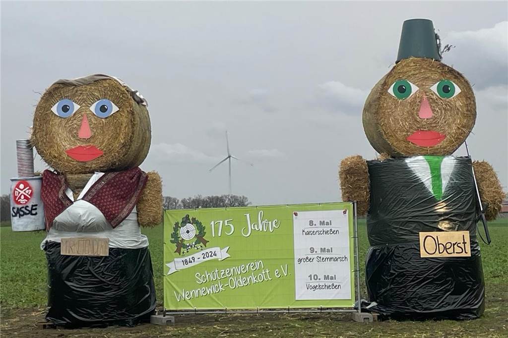 Jubiläum: 175 Jahre Schützen in Wennewick-Oldenkott Die großen Strohpuppen kündigen das Jubiläum der Wennewicker und Oldenkotter Schützen bereits von weitem an.