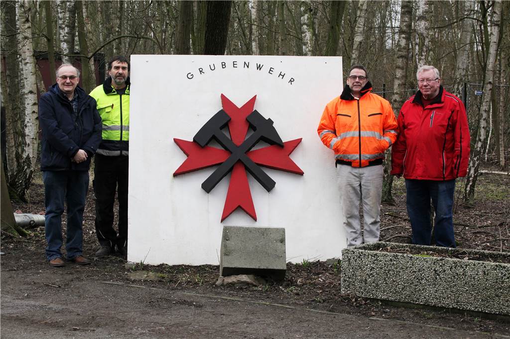 Grubenwehr in Lünen nimmt alles mit - vom Arschleder bis zur alten Emma Die Grubenwehrvereinigung hofft für den Umzug noch auf weitere Unterstützung, denn der Kern der Truppe, der aktiv mithelfen kann, umfasst nur rund zehn bis zwölf Personen.