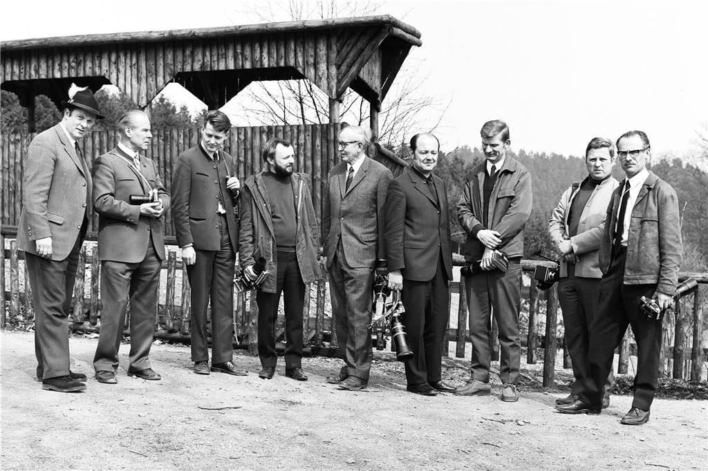 50 Jahre: Gesellschaft für Naturfotografie stellt in Lünen aus Die Gründer der Gesellschaft Deutscher Tierfotografen: Horst Niesters, Walter Wissenbach, Wolfgang Steinborn, Fritz Pölking, Fritz Steiniger, Reinhard Siegel, Hansgeorg Arndt, Karl-Friedrich Müller und Walter Rohdich.