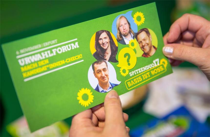 Grüne wählen Özdemir und Göring-Eckardt Die Grünen ziehen mit Cem Özdemir und Katrin Göring-Eckardt als Spitzenkandidaten in den Bundestags-Wahlkampf.