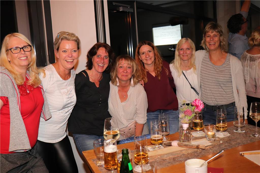 „Olfen ist sensationell“: So war das Mitsing-Konzert im Leohaus Die Gruppe derFrauen hatte an diesem Abend viel Spaß am Mitsingen.