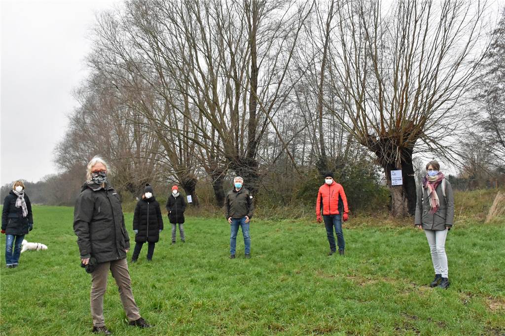 Baugebiet Wüllen-Nord: Bürgerinnen wollen Baumfällung verhindern Die Gruppe, die sich für den Erhalt der alten Bäume starkmacht, wächst. Unterstützung erhalten die Wüllenerinnen vom Nabu.