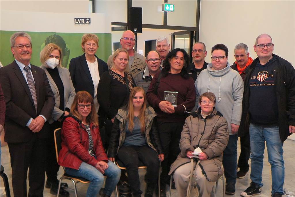 Schermbecker Künstlergruppe bekommt den Rheinlandtaler Die Gruppe Nebelhorn mit ihrem Leiter Raúl Avellaneda bei der Verleihung des Rheinlandtalers am Dienstag in Köln