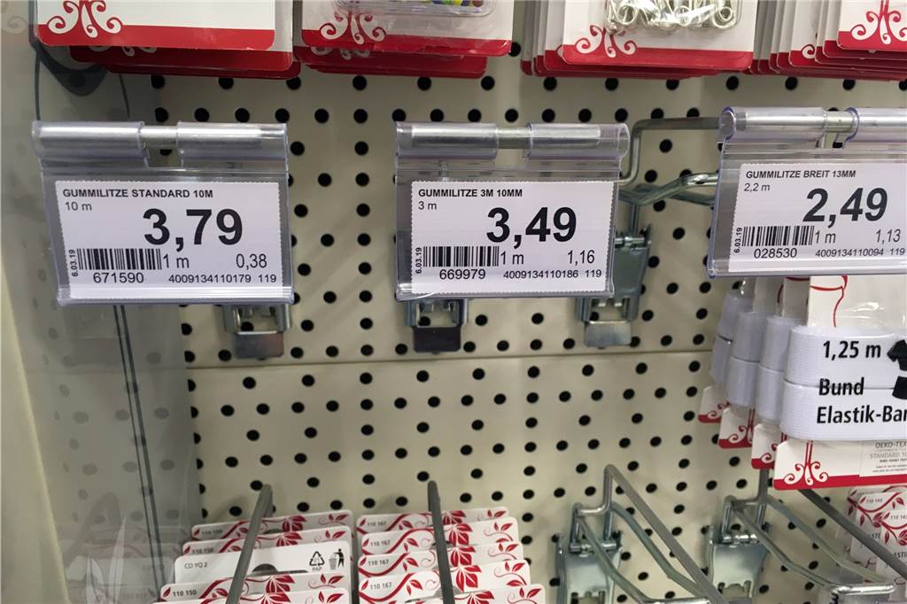 Die Gummilitze für Unterhosen und Trikotwäsche ist in sämtlichen Geschäften ausverkauft. Offensichtlich nähen alle Mundschutze.