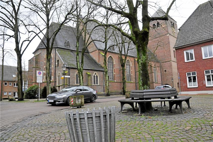 Baustellen für die Südlohner Zukunft Die „gute Stube“ aufhübschen: Dafür könnten am Kirchplatz zum Beispiel neue Bänke, Laternen und Abfallbehälter dienen.