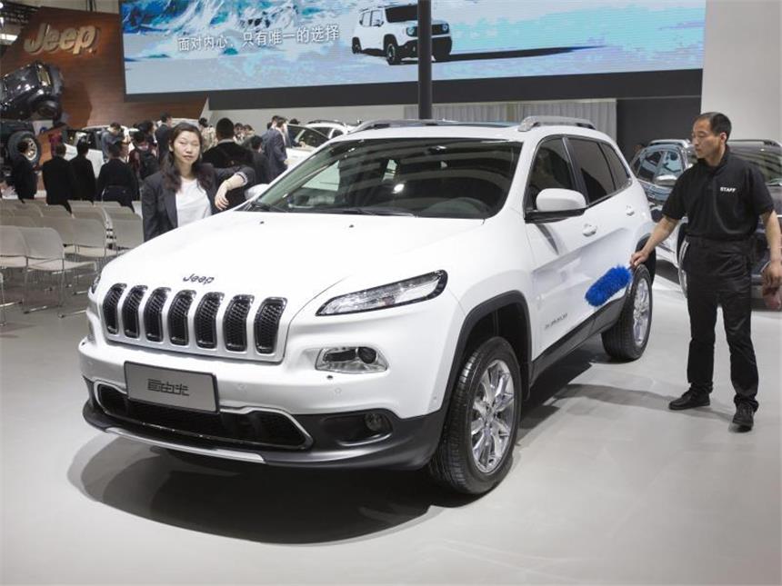 Bosch-Manager: Auto-Hacks sind schwer nachzuahmen Die Hacker konnten bei dem Experiment bei einem Jeep Cherokee Bremsen, Geschwindigkeit, Klimaanlage und Radio steuern. Foto: Adrian Bradshaw/Archiv