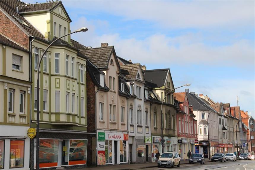 Selm will alte Häuser an der Kreisstraße kaufen Die Häuser hinter Foliotech und vor Lumberjack's Diner will die Stadt kaufen..