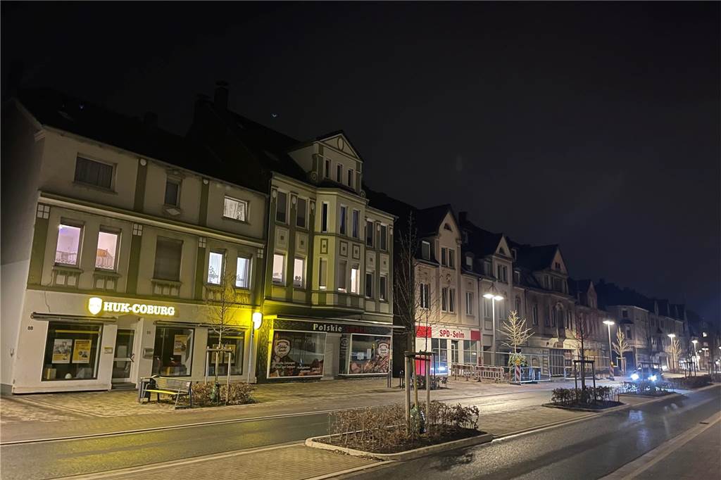 Die Häuser zwischen Lumber Jack`s und dem polnischen Lebensmittelladen (beide gehören nicht dazu) werden abgerissen. Wann, ist aber noch offen.