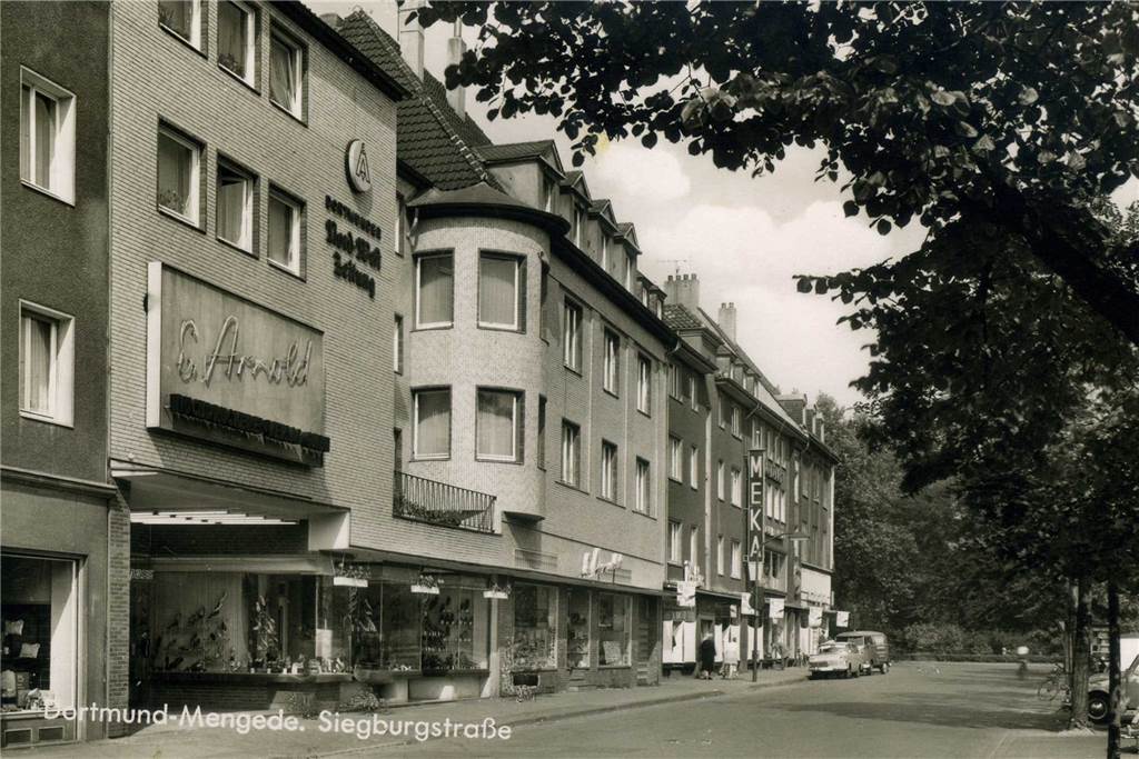 Räumungsverkauf: Bekanntes Schuhhaus schließt Stammsitz in Dortmund Die Häuserfront der Siegburgstraße hat sich kaum verändert: eine florierende Geschäftsstraße mit Ingenpass mittendrin, wie die Postkarte aus dem Jahr 1968 zeigt.