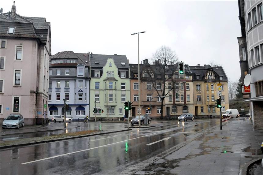 Die Häuserzeile am Beginn der Karl-Gerharts-Straße, besser bekannt als „Runde Ecke", markiert die Kreuzung mit der B 236, die laut WfS mit einem Fußgängertunnel versehen werden soll.