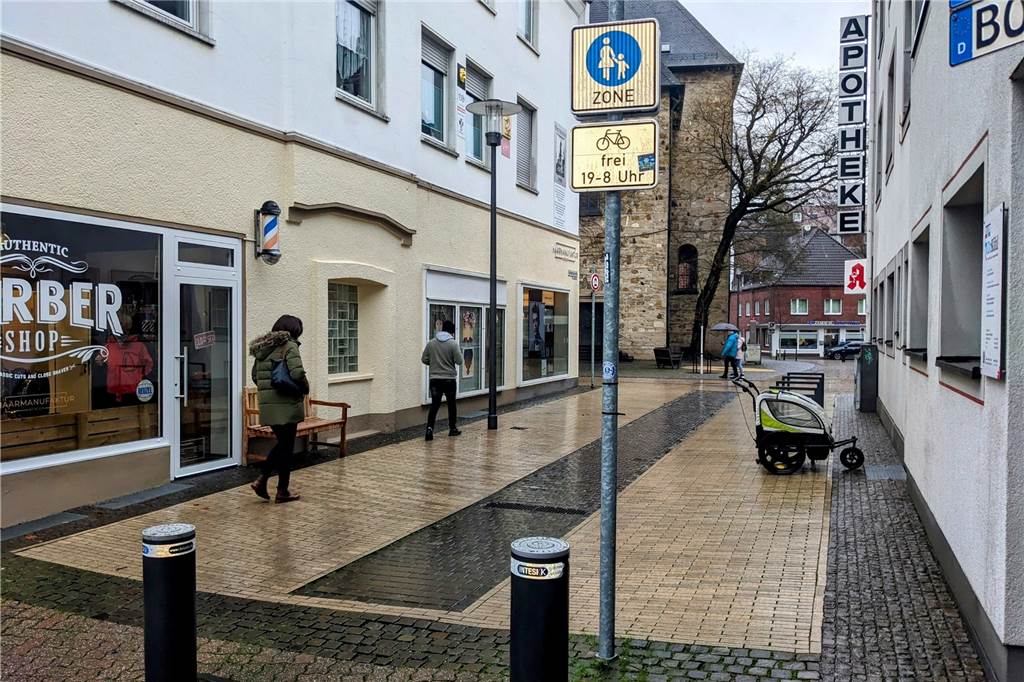 Weiterhin Lücken bei den Sicherheitspollern in der Fußgängerzone Poller in der Suitbertusstraße in Dorsten