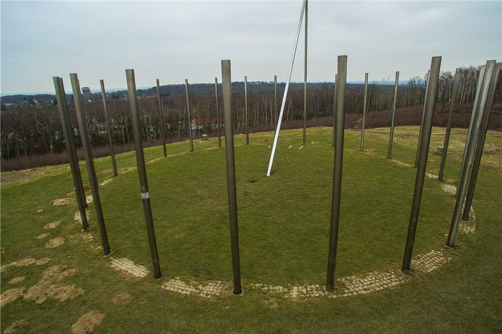 Schwerin: Ein Stadtteil mit großem Zusammenhalt, aber wenigen Angeboten für Jugendliche Die Halde mit der Sonnenuhr ist ein beliebtes Ausflugsziel der Schweriner.