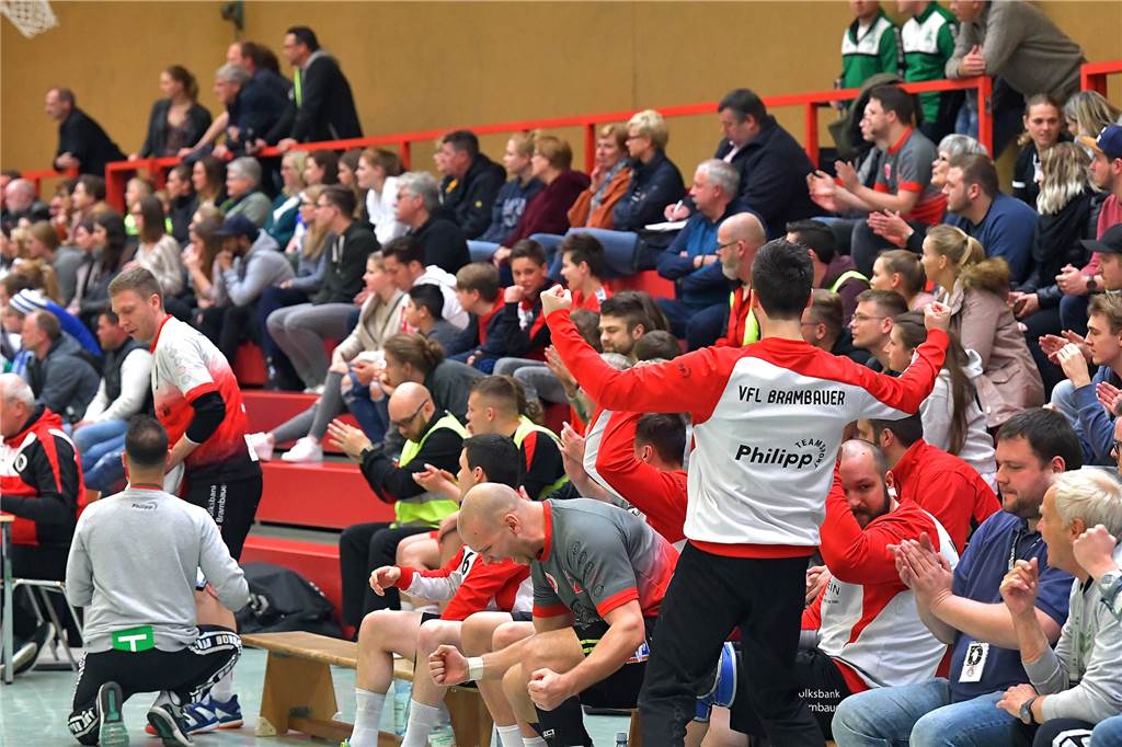 VfL Brambauer feiert den Klassenerhalt Die Halle der Brambaueraner war am Samstag mit mehreren hundert Zuschauern gut gefüllt.
