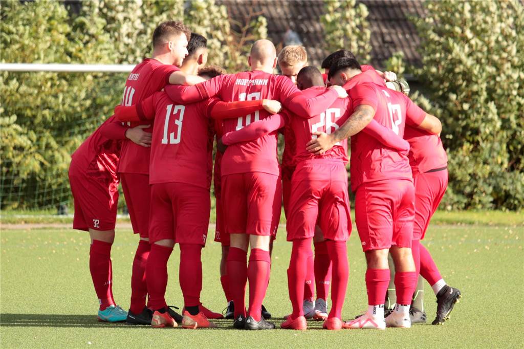 FC TuRa Bergkamen möchte Wiedergutmachung: „Letztes Jahr haben wir uns nicht gut präsentiert“ Die Hallen-Kaderplätze sind limitiert. Trotzdem haben viele TuRa-Spiele Bock, bei der Hallenstadtmeisterschaft anzutreten.