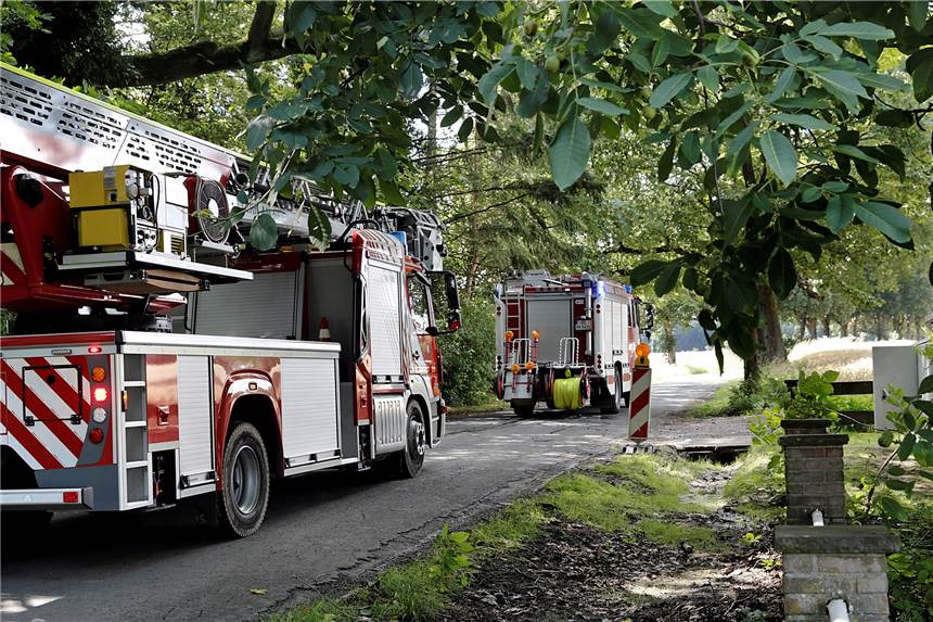 Halterner Feuerwehr rückte zu Brandeinsatz am Hennewiger Weg aus Die Halterner Feuerwehr löschte einen Trafobrand am Hennewiger Weg.