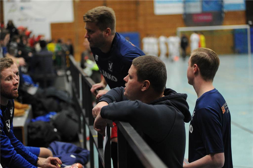Hallen-Stadtmeisterschaft ist in vollem Gange: Hier gibt’s erste Bilder von der Gruppenphase Die Halterner Hallenfußball-Stadtmeisterschaft 2022 ist in vollem Gange.