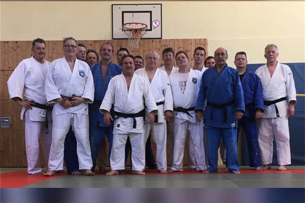 Acht Minuten zwischen Leben und Tod: Hans Gondzik erleidet beim Training Herzstillstand Die Halterner Ü55-Judogruppe trainiert jeden Sonntag in der Drusushalle.