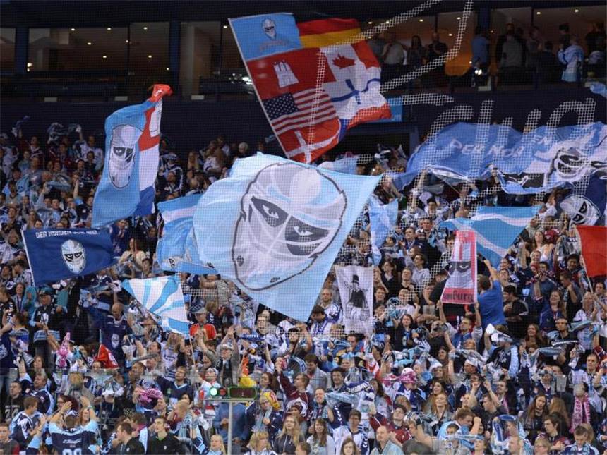 Auch Thomas Müller drückt Hamburg Freezers die Daumen Die Hamburg Freezers kämpfen um ihre Zukunft. Foto: Daniel Reinhardt