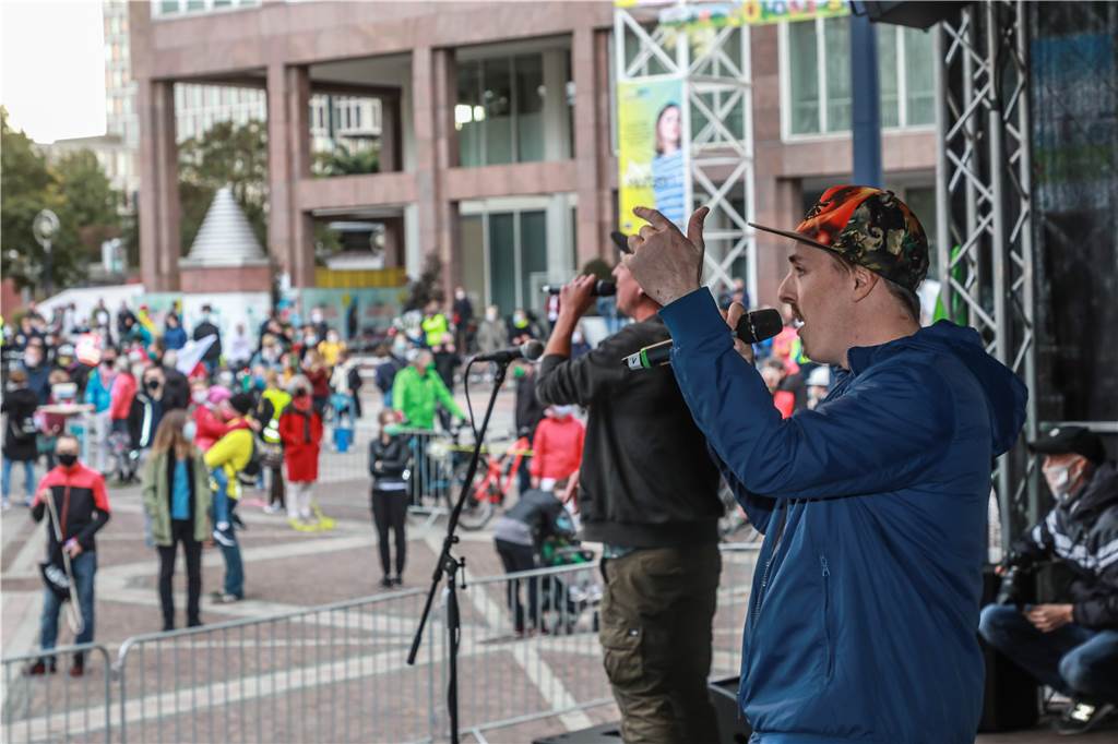 Die Hamburger Hiphop-Formation „Refugees“ unterhielt die Demonstranten auf dem Friedensplatz.