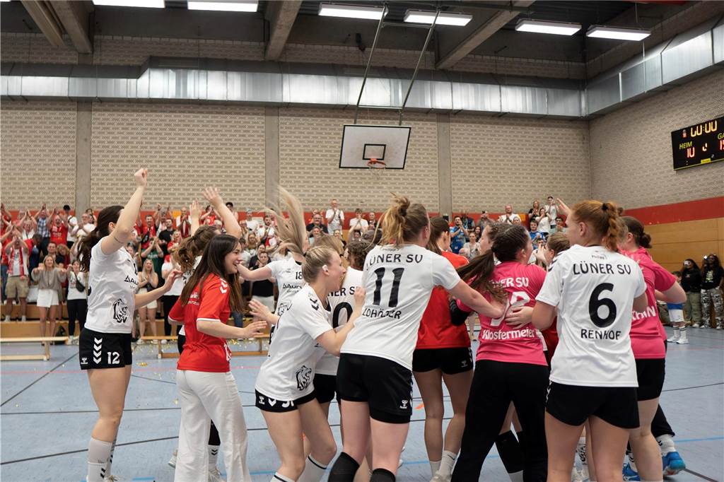Die Handballerinnen des Lüner SV tüteten mit dem Sieg bei Oespel-Kley den Meistertitel und Aufstieg ein.