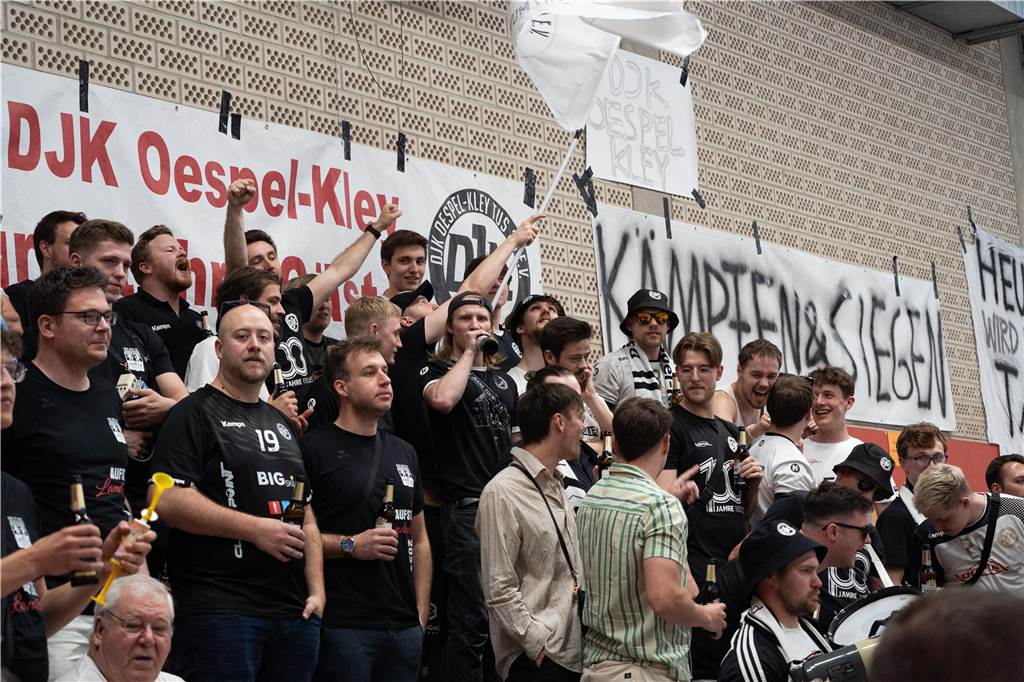 Die Handballerinnen des Lüner SV tüteten mit dem Sieg bei Oespel-Kley den Meistertitel und Aufstieg ein.