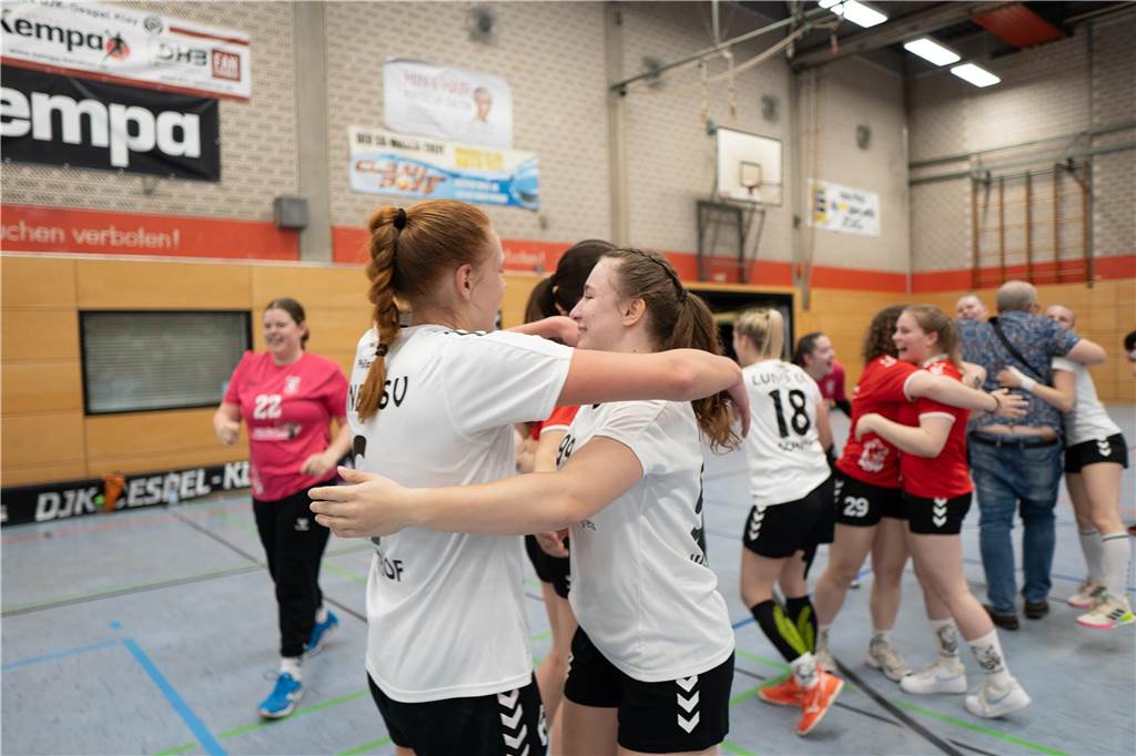 Die Handballerinnen des Lüner SV tüteten mit dem Sieg bei Oespel-Kley den Meistertitel und Aufstieg ein.