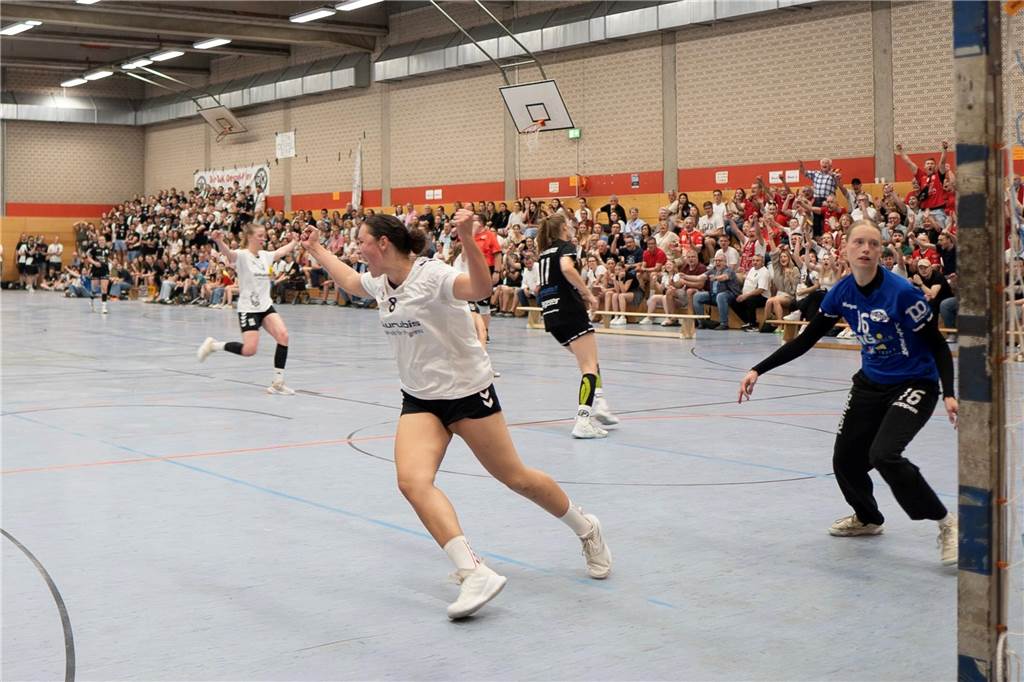 Die Handballerinnen des Lüner SV tüteten mit dem Sieg bei Oespel-Kley den Meistertitel und Aufstieg ein.