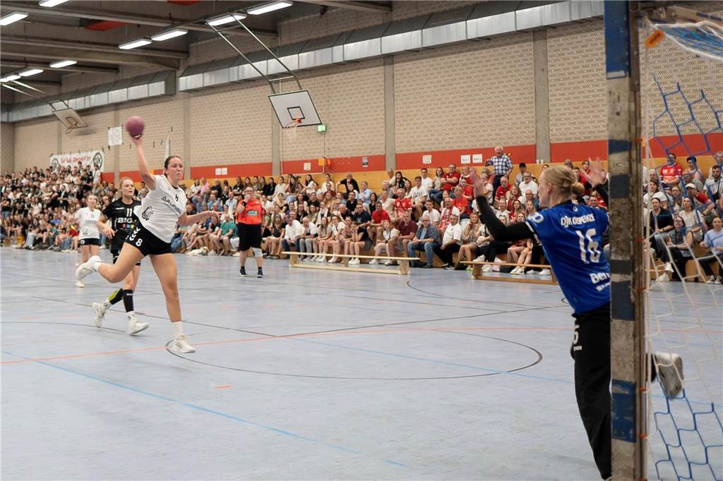 Die Handballerinnen des Lüner SV tüteten mit dem Sieg bei Oespel-Kley den Meistertitel und Aufstieg ein.