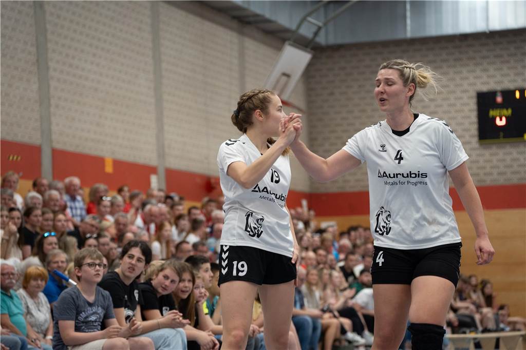 Die Handballerinnen des Lüner SV tüteten mit dem Sieg bei Oespel-Kley den Meistertitel und Aufstieg ein.