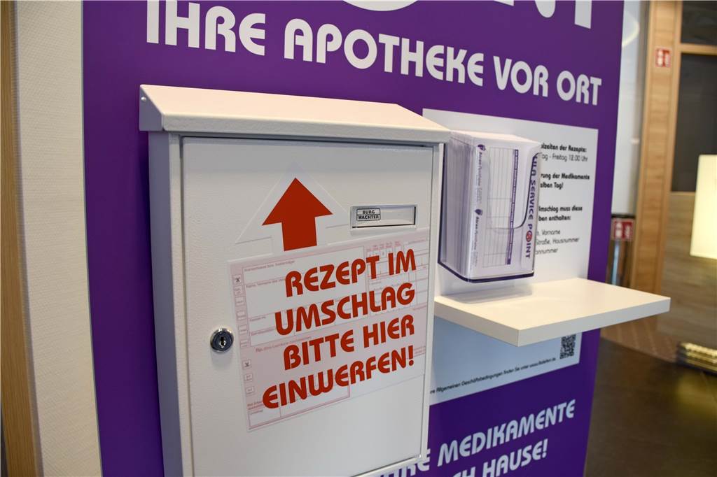 Bärenapotheke in Nordkirchen bietet neuen Bestellservice in der Volksbank Die Handhabung der Service-Points der Bärenapotheke ist einfach: Kunden stecken ihr Rezept erst in einen der Umschläge, die bereitliegen, füllen den Umschlag aus und werfen ihn in den kleinen Briefkasten. Bestellungen, die bis 12 Uhr eingeworfen werden, sollen noch am selben Tag ausgeliefert werden.