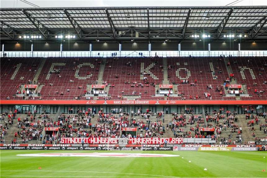 Die Hans-Schäfer-Südkurve im Kölner RheinEnergie-Stadion. Foto: Christophe Gateau