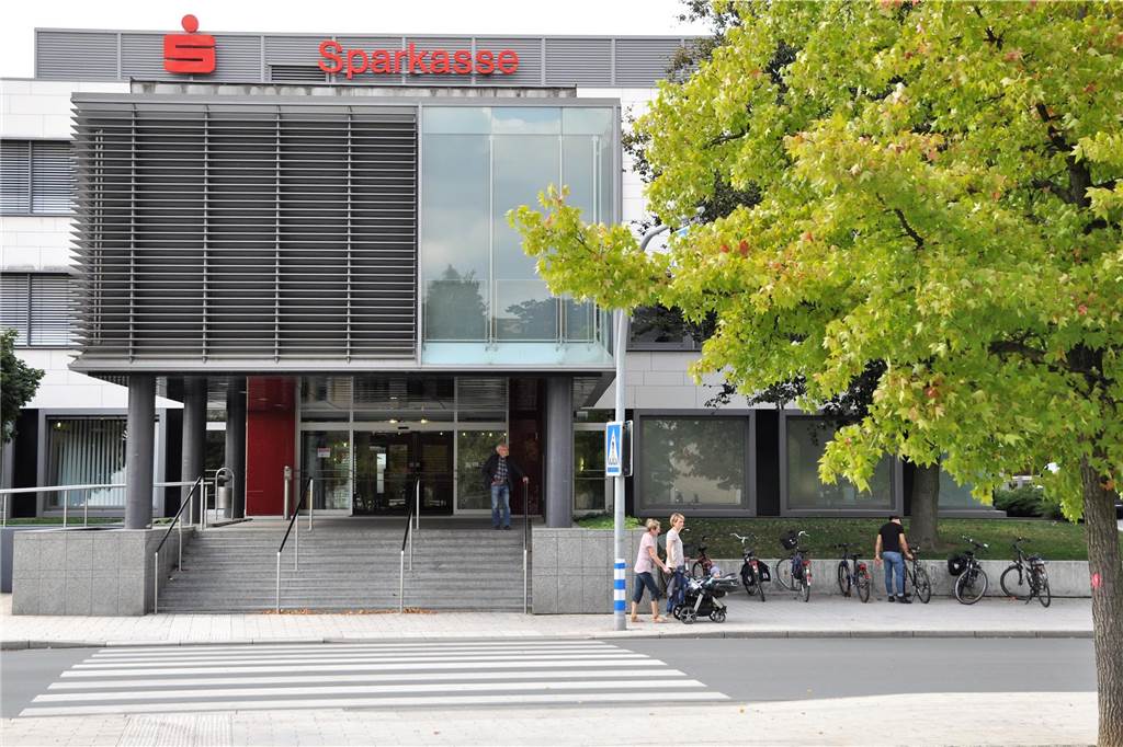Geplante Sparkassen-Schließungen: Erste Filialen machen in wenigen Wochen zu Hauptstelle der Sparkasse an der Lippe in Lünen