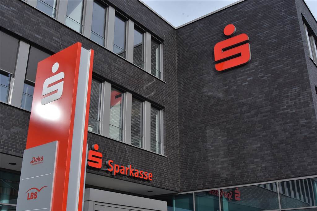 Volksbank Kamen-Werne und Sparkasse Bergkamen-Bönen drohen mit Negativzinsen Die Hauptstelle der Sparkasse Bergkamen-Bönen: Auch die Sparkasse denkt über sogenannte Negativzinsen nach.