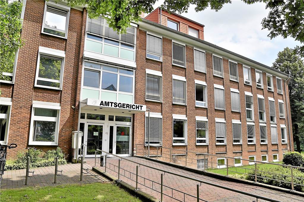 Flasche flog aus Partyzug und traf Kind am Bahnhof Kamen: Werfer bald vor Gericht Die Hauptverhandlung im Prozess um den Flaschenwurf aus einem Partyzug ist für 24. November angesetzt.