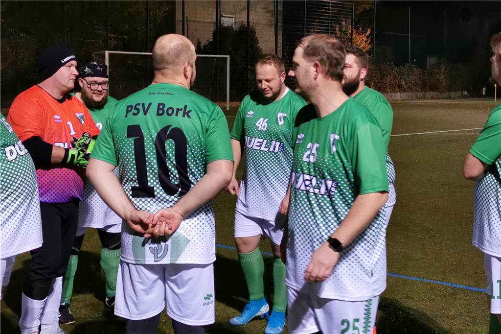 „Heavy Kickers“ des PSV Bork als Vorbild: Schwerter Verein gründet Fußballteam für Übergewichtige Die Heavy Kickers des PSV Bork sind eine Fußballmannschaft für Übergewichtige.
