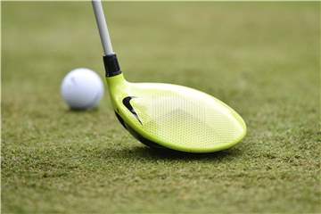 Golfschläger und Ball