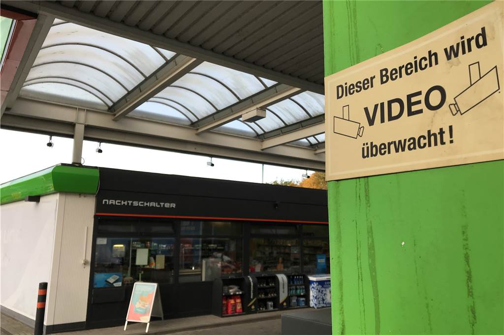 Überfall auf Tankstelle: Mutter warnte ihre Tochter vor der Abendschicht in Castrop Die HEM-Tankstelle an der Herner Straße ist am Sonntagabend von drei maskierten Männern überfallen worden.