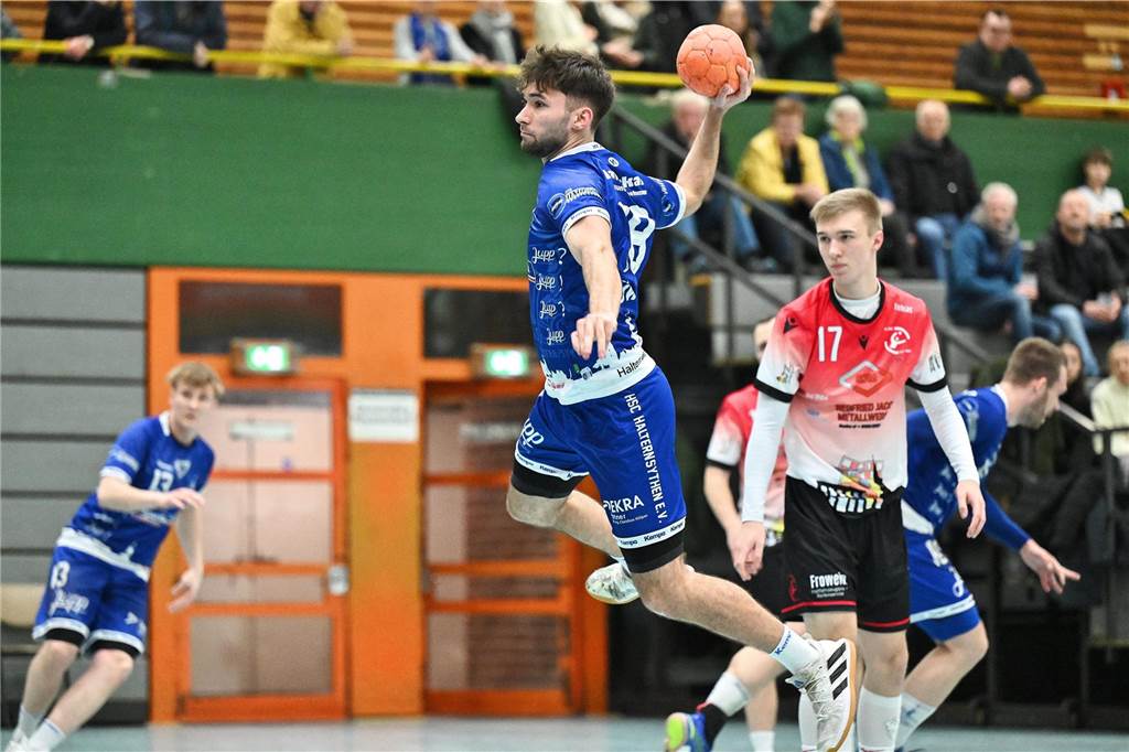 Die Herren des HSC Haltern-Sythen verspielten am Samstagabend (15. Februar) eine Sechs-Tore-Führung gegen die TG Voerde und verloren am Ende nach enttäuschenden 40 Minuten mit 23:30 (13:11) ziemlich deutlich - sehr zum Ärger von Trainer Maurice Abstins, der schon während des Spiels und auch danach tobte.